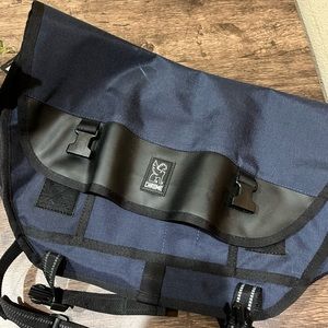 Chrome navy blue black messenger bag mini metro